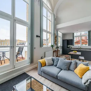 https://the-old-town-hall.brighton-hotels-england.com